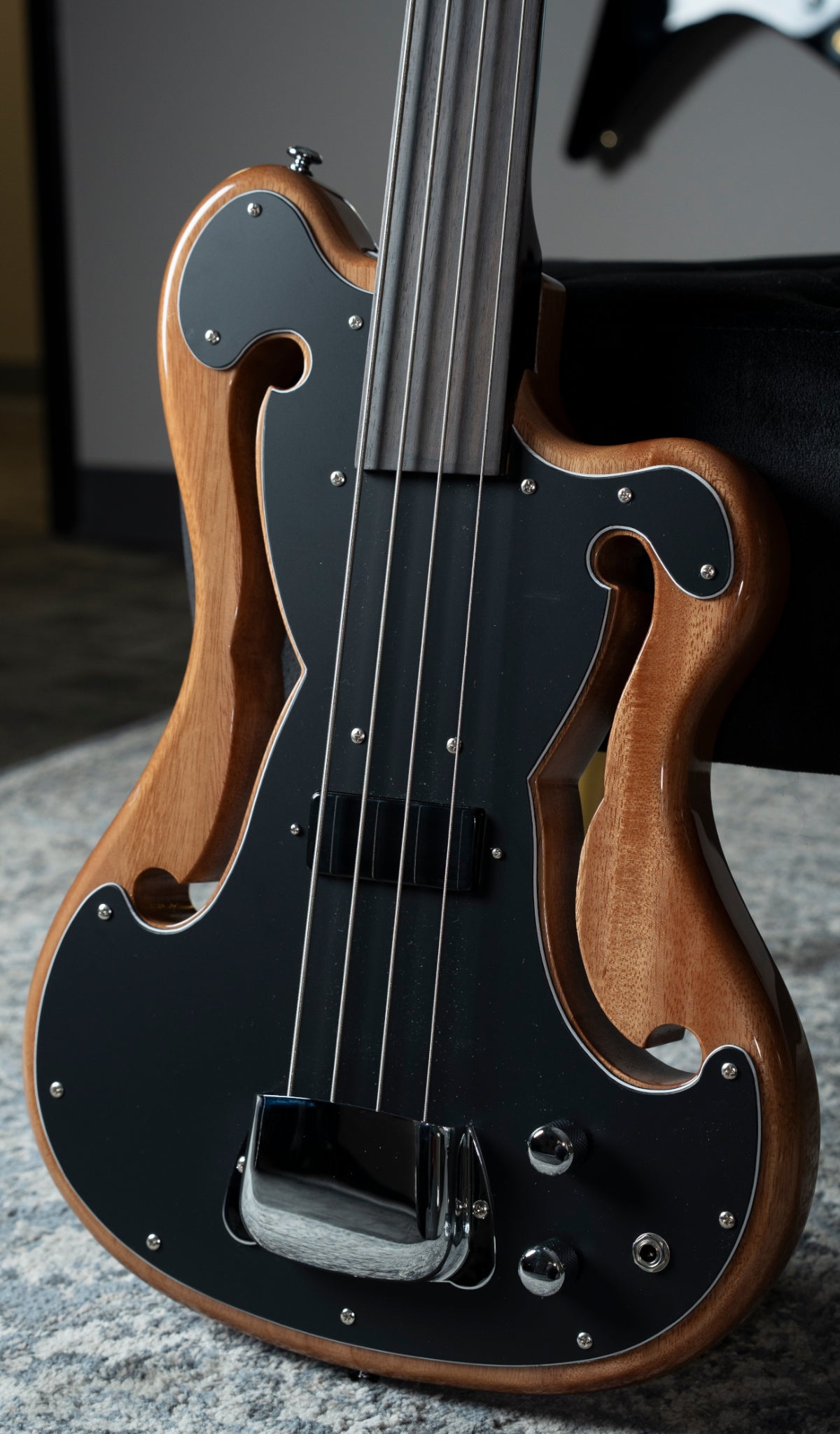 Eastwood EUB-1 Fretless Electric Bass – Eastwood Guitars