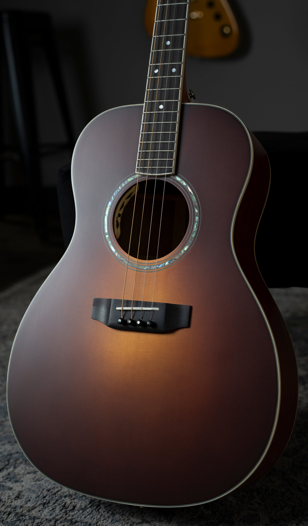 Ezra Tenor Guitar #color_antique-burst