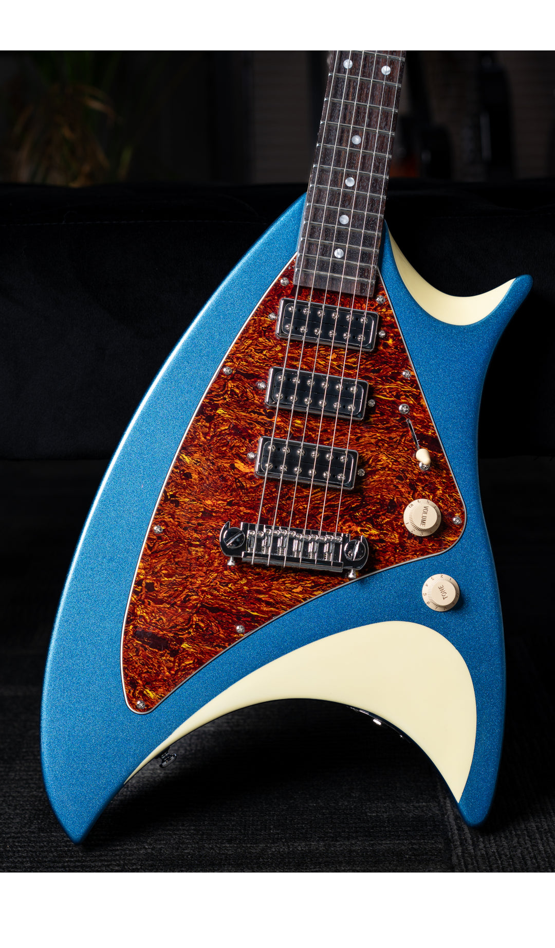 Backlund Breadliner Electric Guitar #color_blue-creme