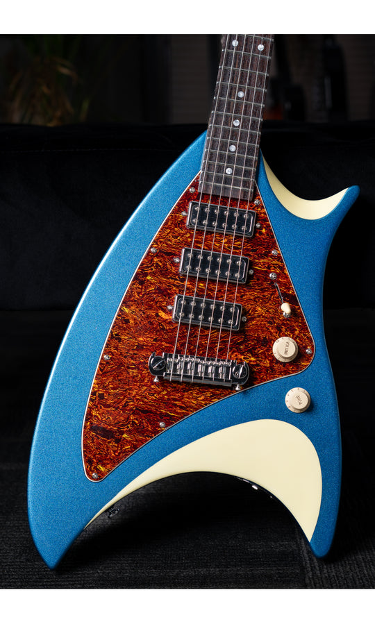 Backlund Breadliner Electric Guitar #color_blue-creme