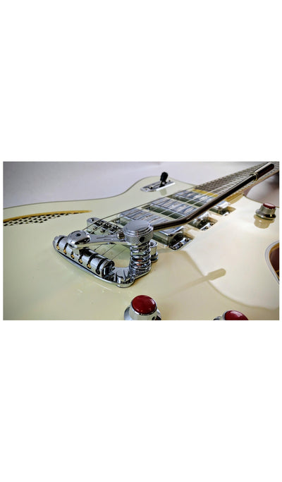 Eastwood Guitars Bill Nelson Astroluxe Cadet DLX Vintage Cream and Fiesta Red #color_vintage-cream-and-fiesta-red